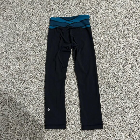 Lululemon Women's Black and Blue Leggings - Picture 2 of 3
